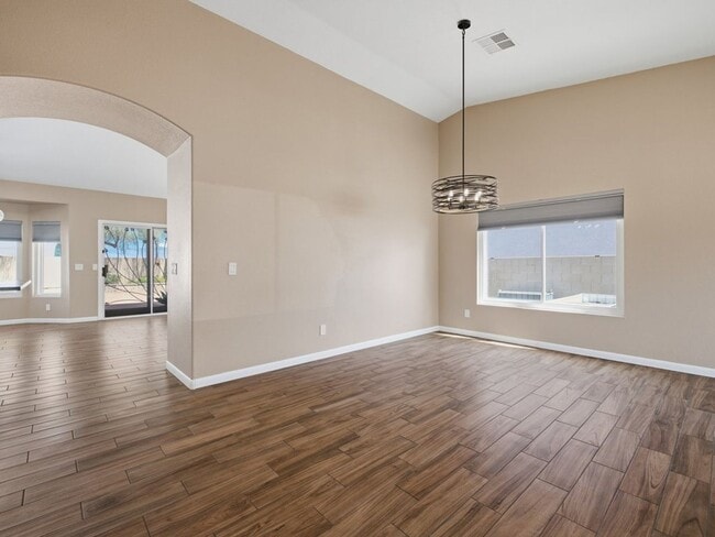 8647 E Bullrider Pl
