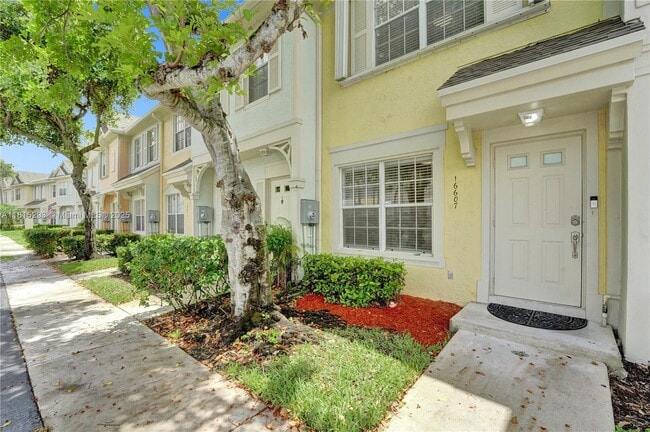 Photo - 16607 Hemingway Dr Townhome