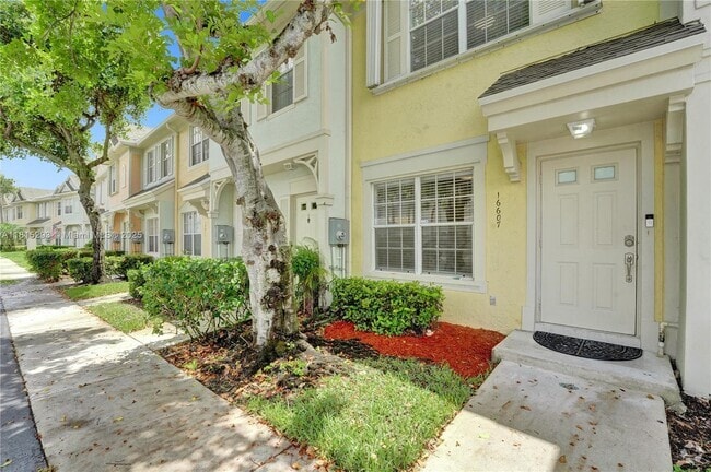 Building Photo - 16607 Hemingway Dr Rental