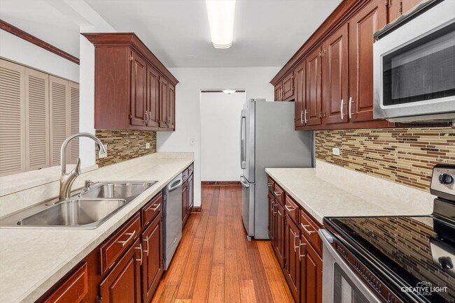 Photo - 907 Curtiss St
