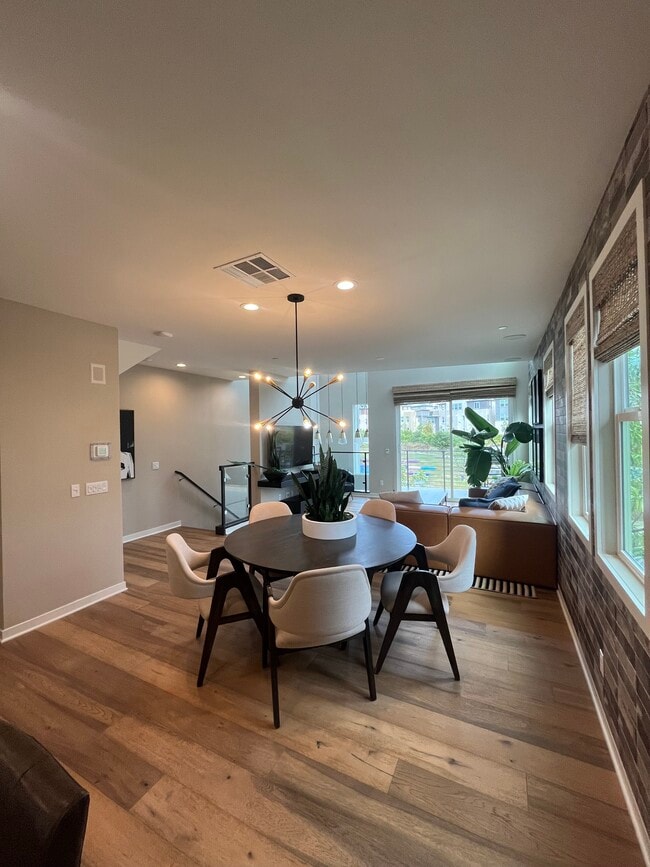 *Modelo de puesta en escena de la casa* - 13914 Boyden Way