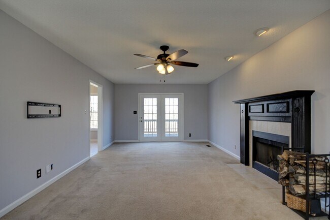 Photo - Wonderful Home With Fireplace and Separat...