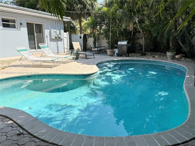 301 NE 15th Ave