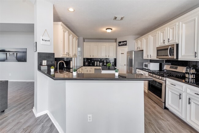 Photo - 10815 Oak Bayou Ln