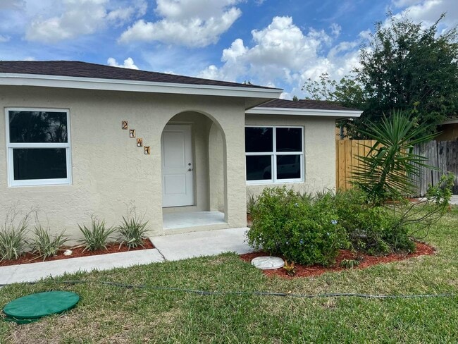 Photo - 2747 Summit Blvd