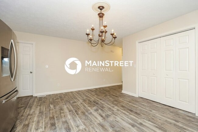 Photo - 5 Bedroom Pet-Friendly Home in Knoxville, TN with Main Street Renewal