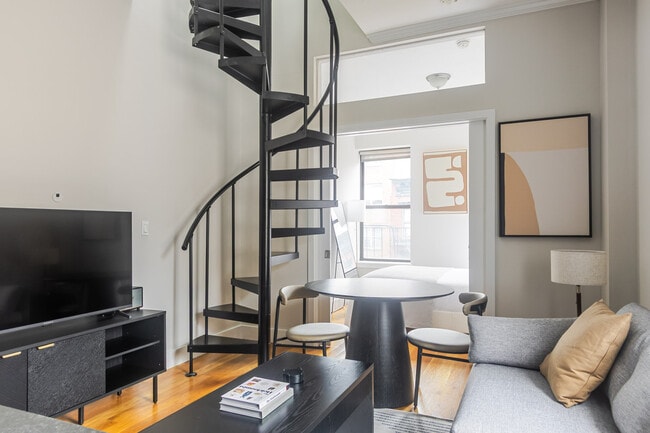 Building Photo - 515 W 47th St Rental
