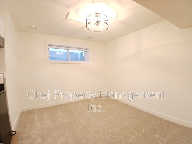 Building Photo - 6349 King Wynd SW Unit Lower