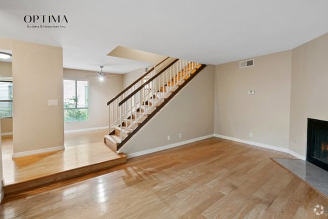 Building Photo - Timeless Comfort in Tarzana – 3-Bedroom Co... Rental