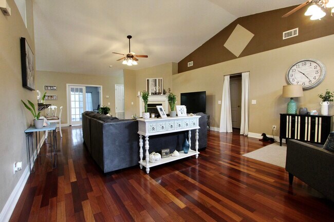 Photo - 624 Territory Ln