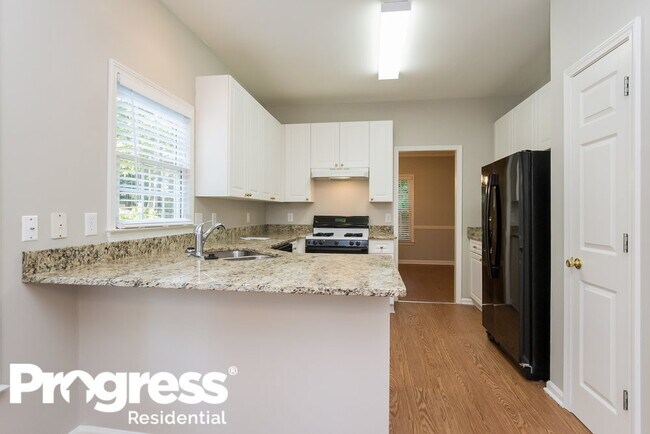 Photo - 4527 Avion Park