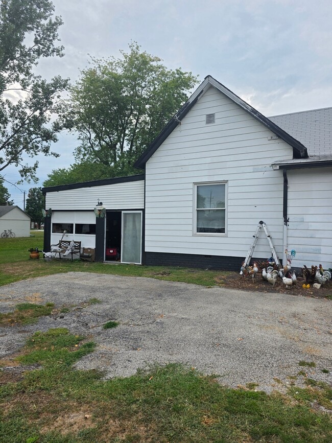 Photo - 113 S Poplar St