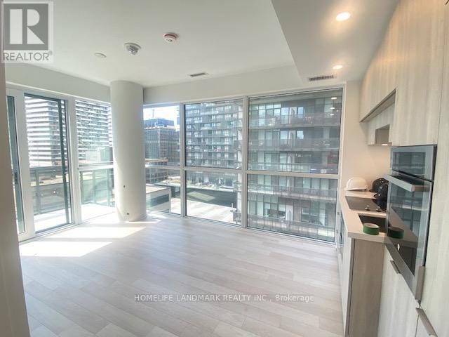 Photo - 39 Roehampton Ave Unit 905