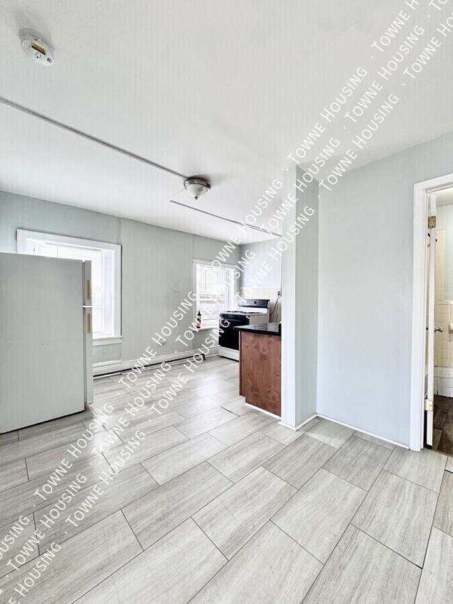 Photo - 238 Amherst St Unit Upper Front