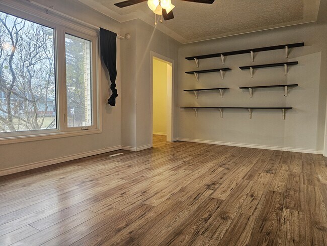 Photo - 12905-12972 72 St NW