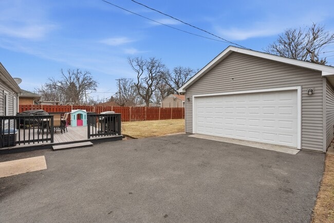 Photo - 916 Barthelme Ave