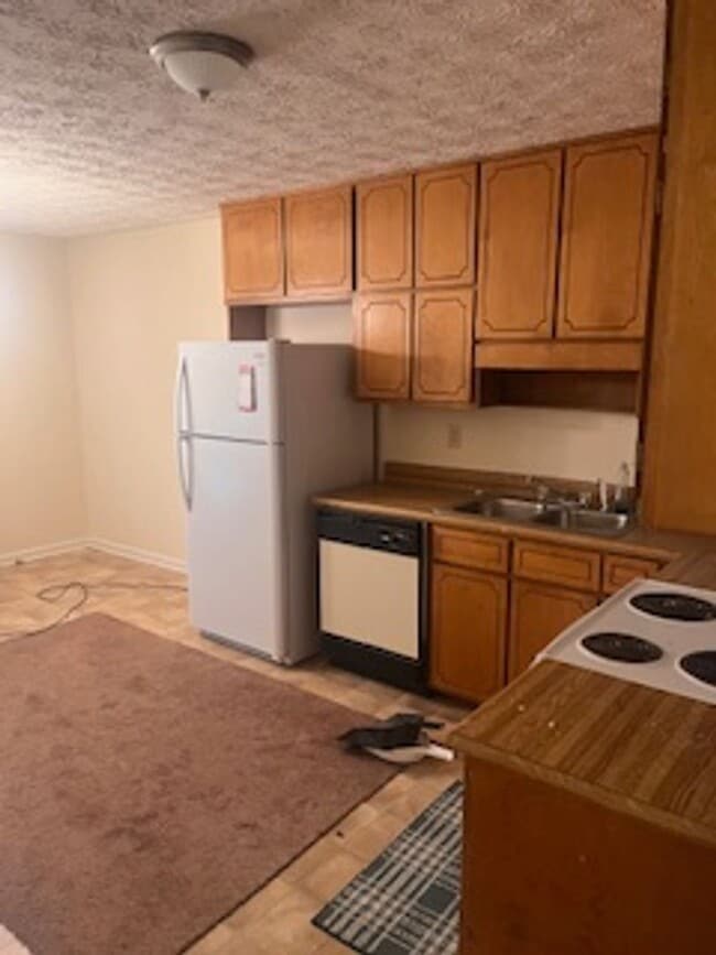 Photo - 280-290 Chase Dr