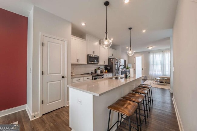 Photo - 313 Skylar Way SE