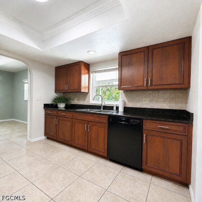 Photo - 124 SE 27th St