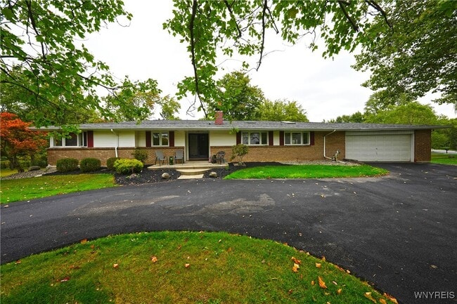 Building Photo - 100 Bridle Ln Rental