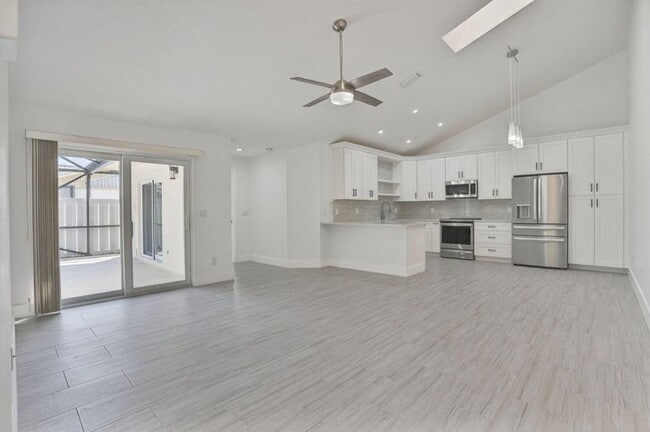 Photo - 5230 Woodruff Ln