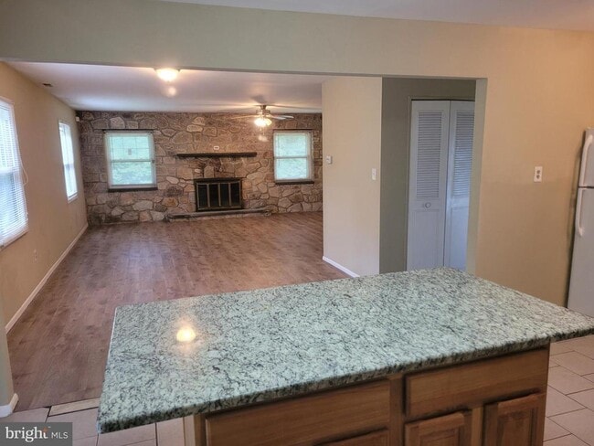 Building Photo - 47 Holstone Ln