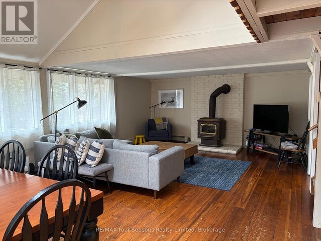 Photo - 163 Craigleith Rd