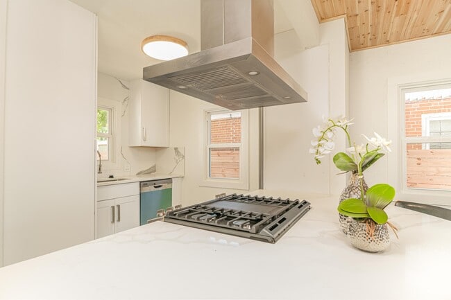 Photo - 2160 S Logan St