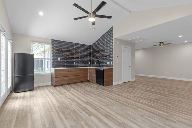 Photo - 3909 Willbert Rd