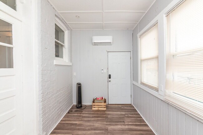 Photo - 4014 W Nelson St Unit 1