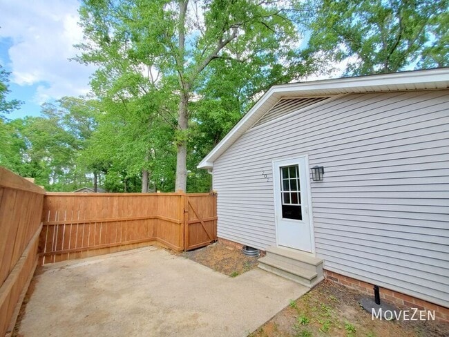 Photo - 202 Newgate Dr