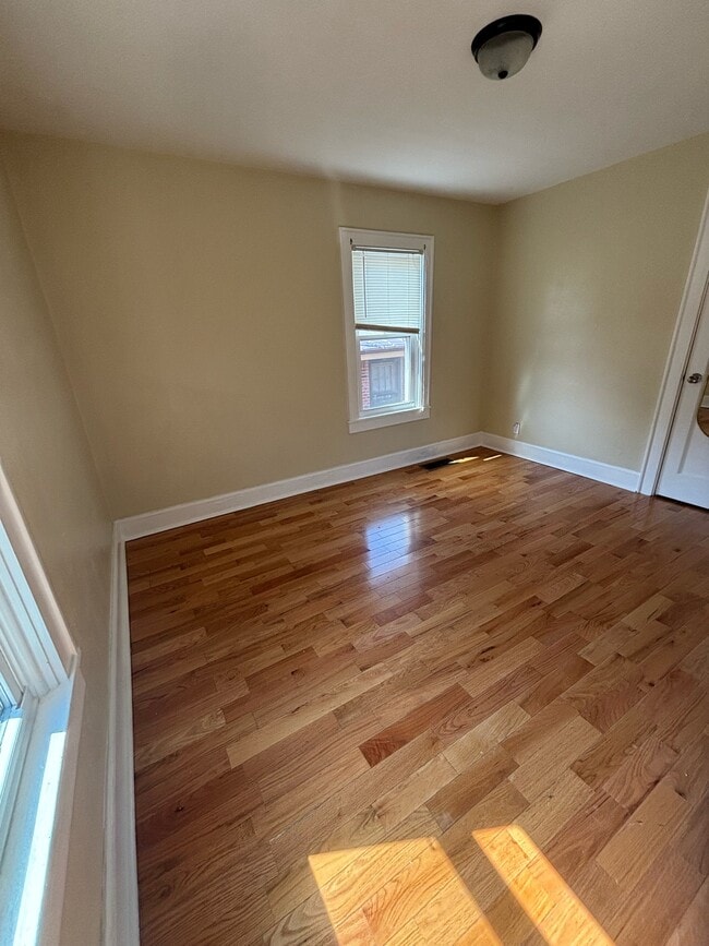 Building Photo - 530 Broad St Rental