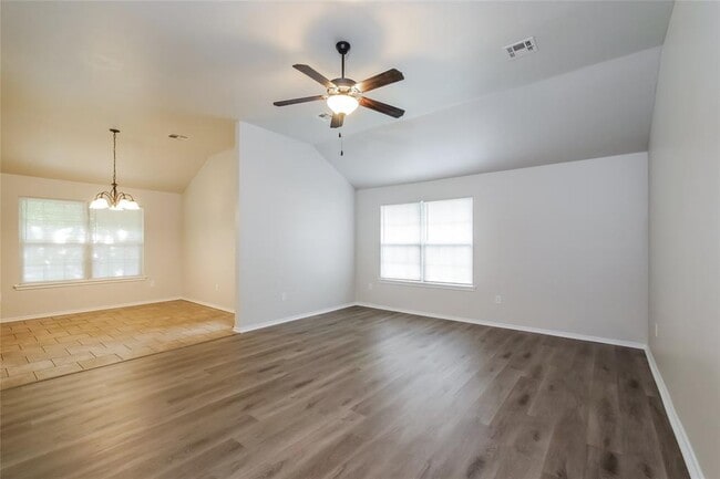 Photo - 1338 Selborne Pl