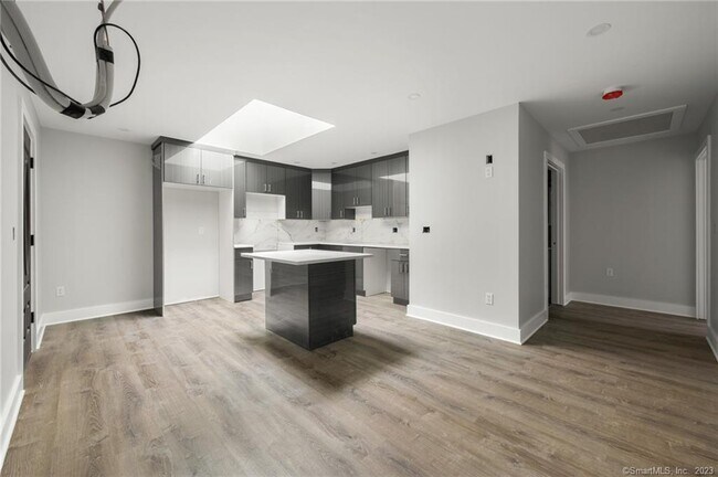 Photo - 61 Bank St Unit C