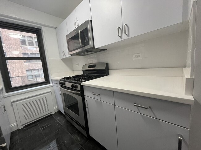 Photo - 405 E 56th St Unidad 3D
