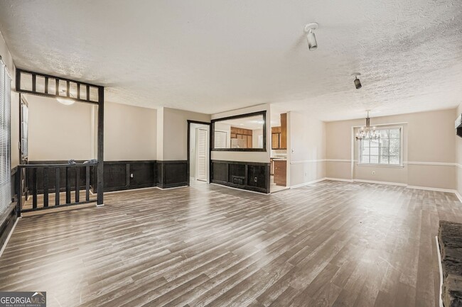 Photo - 2932 Marsh Ln SW