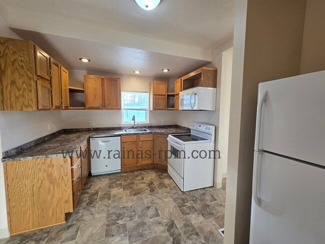 Photo - 207 E 44th St