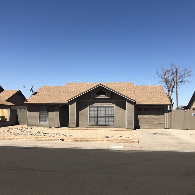 Building Photo - Great Location!   -  75th Ave & Camelback ... Rental