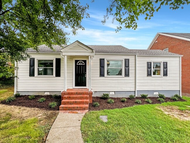 Building Photo - Fully Renovated 3-Bedroom Gem in West End ... Rental