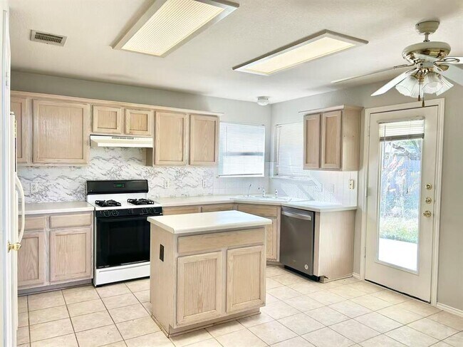 Photo - 3138 Jazz St