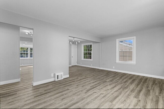 Photo - 1122 Roxton Dr