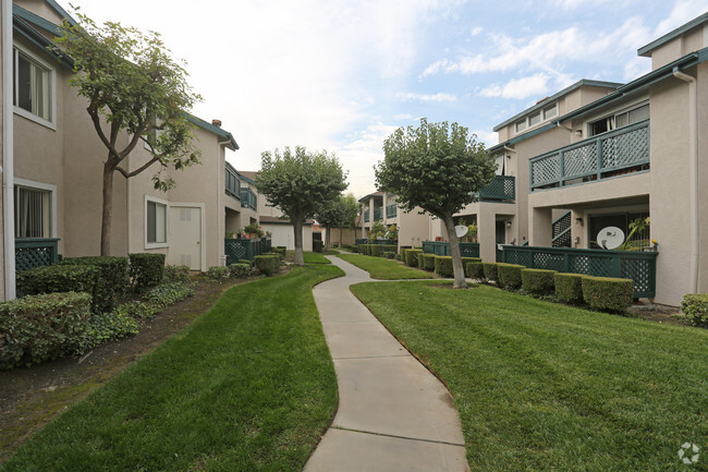 Building Photo - Summerhill Village Apartments