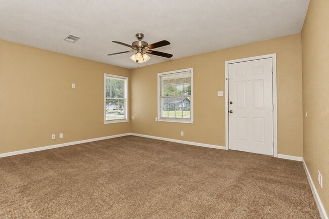 Photo - 127 Holly St