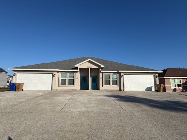 Building Photo - DCR602 Unit A