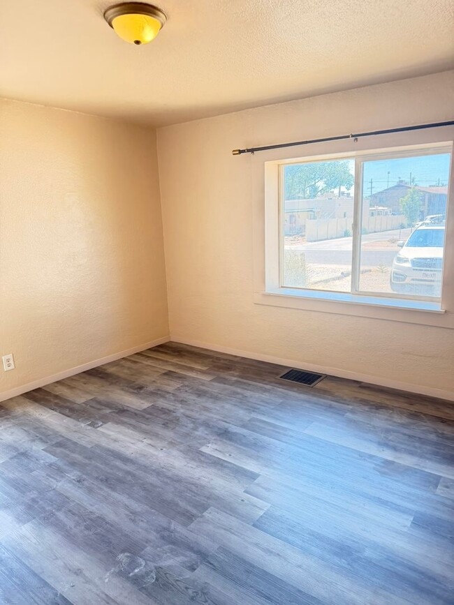 Photo - Cute House - 3Bed 1Bath - ONE Block from CMU!!!