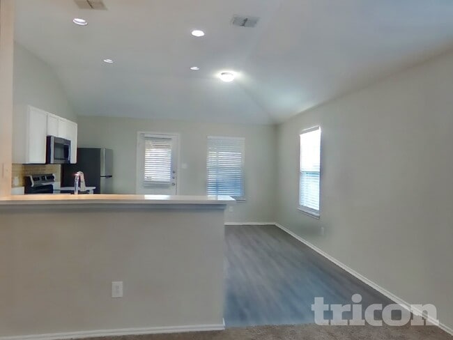 Photo - 1915 Pin Oak Ln