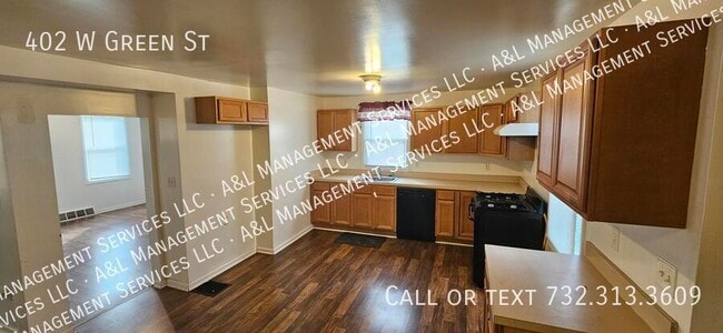 Photo - 402 W Green St
