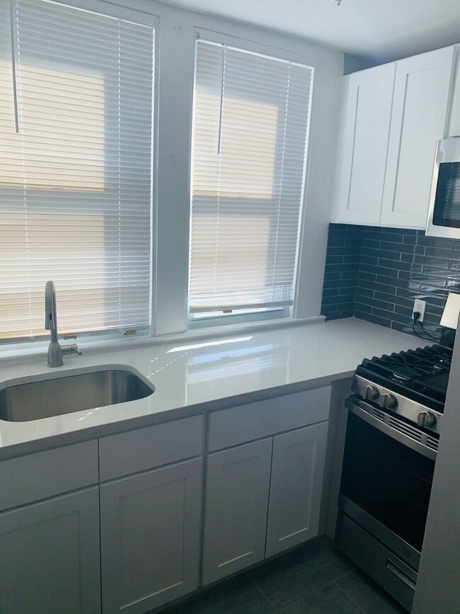 30 Rowe St Unit 3rd Fl