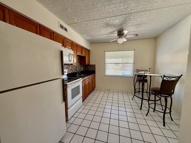 Photo - 698 Michigan Ct