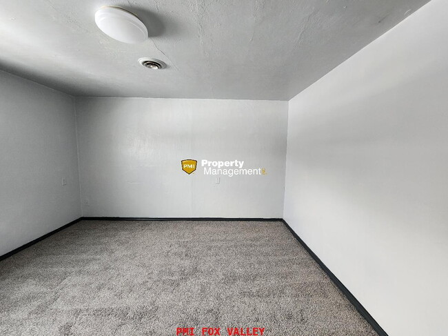 Photo - Large 1-Bedroom Duplex in Neenah - Perfect... Unidad B